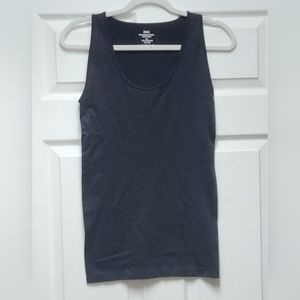 🌻NWOT Zenana black tank top